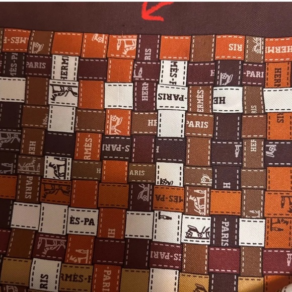 🔥FLASH SALE $459🔥 *NEARLY NEW* RARE Authentic vintage Hermés bouclé scarf** - Picture 6 of 6